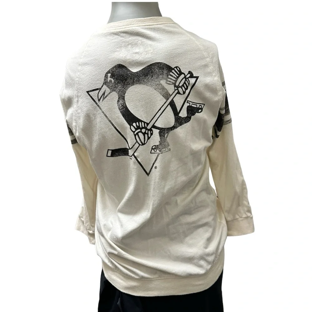 Touch by Alyssa Milano Pittsburgh Penguins Free Fall 3/4 in Sleeve Graphic Shirt - Picture 8 of 8